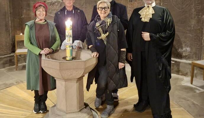 Andrea Pfrommer, Uwe Didio, Gerhard Baral, Heike Reisner-Baral und Udo Schlittenhardt (von links) bei der Erlebnistour in der Schloßkirche.