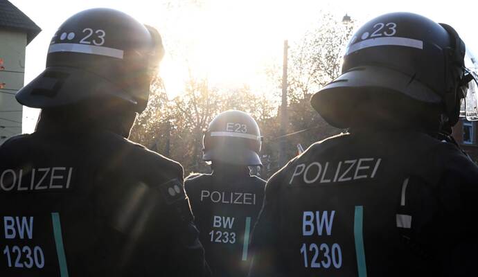 Einsatzkräfte der Polizei - Symbolbild