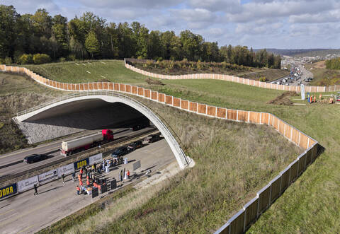 Grünbrücke Hagenschieß über die Autobahn A8 bei Niefern