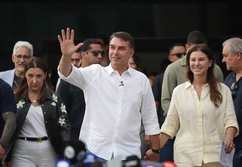 Flavio Bolsonaro und seine Frau Fernanda