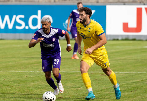 Zuletzt feierte der FC Nöttingen mit Enes Tubluk (links) drei Siege in Folge.