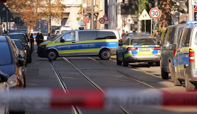 Verletzte Person gefunden - Großeinsatz in Mannheim