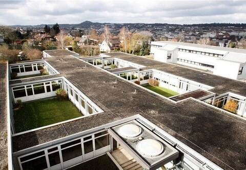 304.000 Euro gehen insgesamt an die Ludwig-Erhard-Schule, die Alfons-Kern-Schule und die Johanna-Wittum-Schule in Pforzheim sowie die Berufliche Schule Mühlacker.
