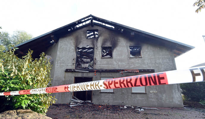 Das abgebrannte Flüchtlingsheim in Singen.