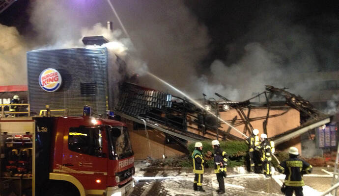 Am 29. Dezember brannte auf der Wilferdinger Höhe der Burger King lichterloh.