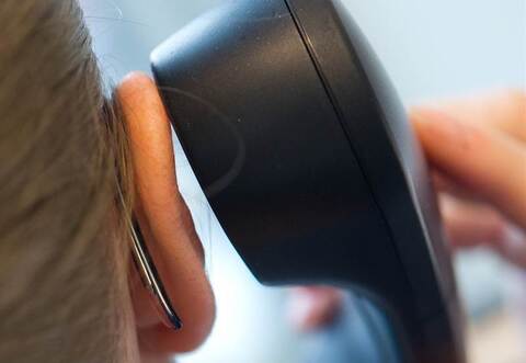 Vorsicht: Am Telefon sollte man generell keine Daten ausplaudern. Foto: dpa-Archiv