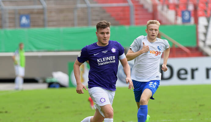 Timo Brenner (lila Trikot), hier im Spiel gegen Bochum, steuerte drei Treffer bei.