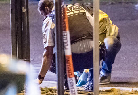 Spurensuche in Steinheim an der Murr: Zuerst hat ein 53-jähriger Deutscher auf einen Pizzaboten geschossen, dann traf ihn wenig später eine Kugel aus einer Poilzeiwaffe im Gesicht. 