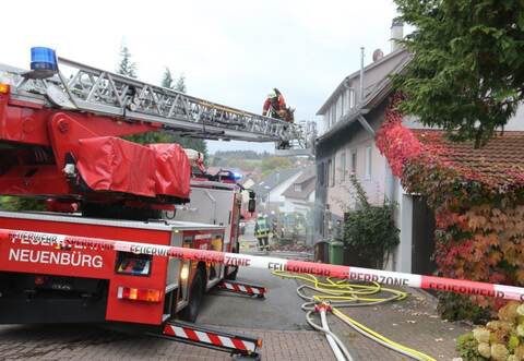 Ein Wohnungsvollbrand hat eine Flüchtlingsunterkunft in Engelsbrand vorläufig unbewohnbar gemacht.
