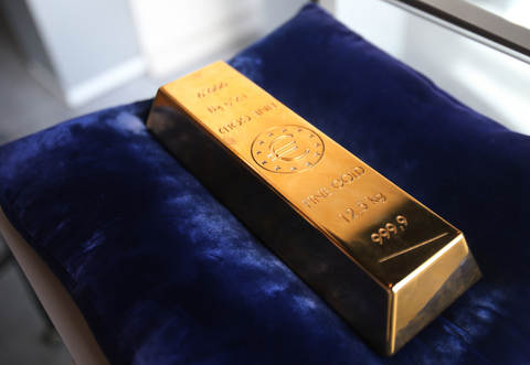Dieser Goldbarren hier ist echt - ein Dieb in Schömberg stahl jedoch eine Attrappe.