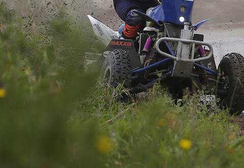 Neben einem Quad sollen auch noch Autos auf einer Wiese bei Friolzheim für einen Flurschaden gesorgt haben.