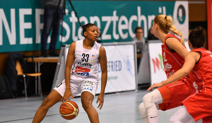 14 Punkte und eine Trefferquote von 100 Prozent - Amber Orrange (links) war nach Schaquilla Nunn die zweitbeste Werferin für die Rutronik Stars Keltern beim 76:56-Sieg bei den Fireballs Bad Aibling. 14 Punkte und eine Trefferquote von 100 Prozent - Amber Orrange (links) war nach Schaquilla Nunn die zweitbeste Werferin für die Rutronik Stars Keltern beim 76:56-Sieg bei den Fireballs Bad Aibling.
