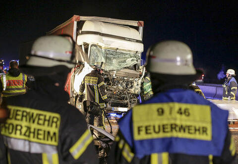 Die Berufsfeuerwehr Pforzheim war mit mehreren Einsatzkräften vor Ort.