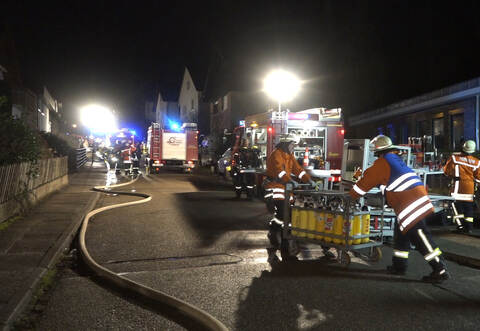 Die Feuerwehr war mit 45 Einsatzkräften vor Ort, um den Brand zu löschen.