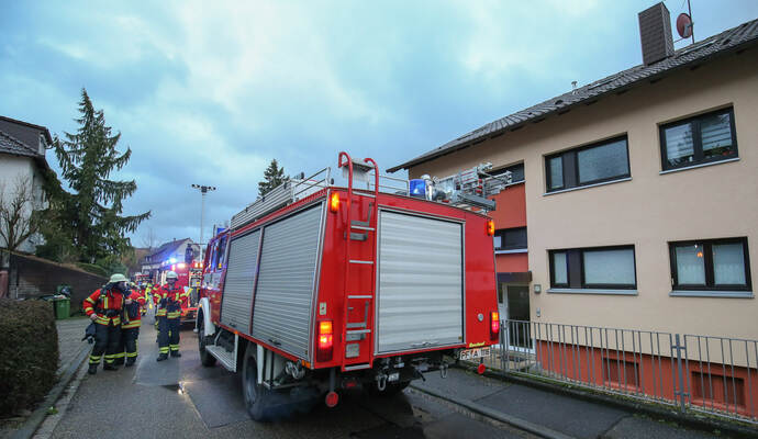 Rund 50 Feuerwehrleute kämpften vor Ort gegen die Flammen. Rund 50 Feuerwehrleute kämpften vor Ort gegen die Flammen.