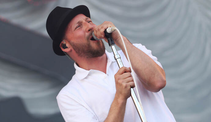 Beatsteaks-Sänger Arnim Teutoburg-Weiß bei Rock im Park 2017. Beatsteaks-Sänger Arnim Teutoburg-Weiß bei Rock im Park 2017.