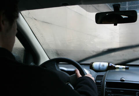 Ein alkoholisierter Golf-Fahrer hat in der Nacht zum Samstag die Kontrolle über sein Fahrzeug verloren.