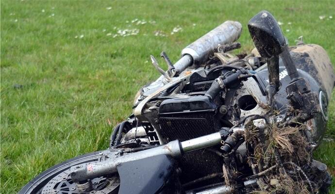 Der Motorradfahrer wurde mit einem Rettungshubschrauber ins Krankenhaus gebracht. Symbolbild: dpa Der Motorradfahrer wurde mit einem Rettungshubschrauber ins Krankenhaus gebracht. Symbolbild: dpa