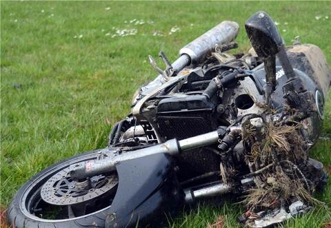 Der Motorradfahrer wurde mit einem Rettungshubschrauber ins Krankenhaus gebracht. Symbolbild: dpa