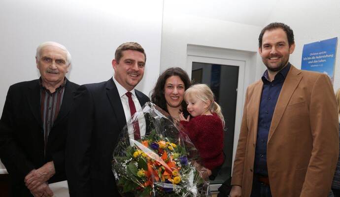 Arthur Beffert, Thomas Keller mit Frau Christine und Töchterchen Laura (3) sowie Bastian Rosenau (von links). Arthur Beffert, Thomas Keller mit Frau Christine und Töchterchen Laura (3) sowie Bastian Rosenau (von links).