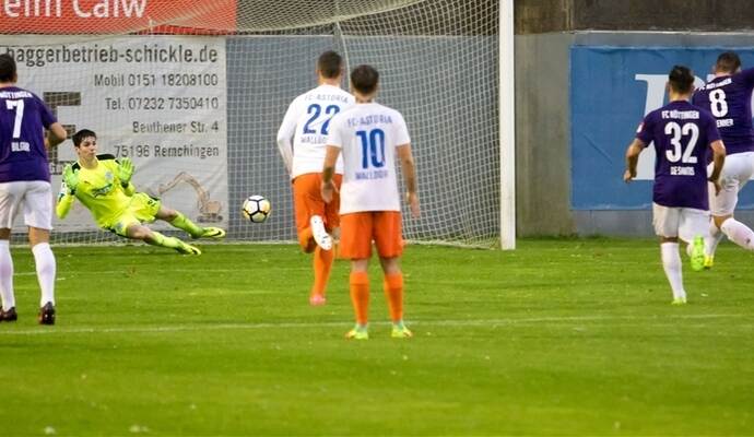 Das Hinspiel gegen Walldorf gewann der FC Nöttingen mit 3:0. Dabei verschoss Timo Brenner (rechts) noch einen Elfmeter.
