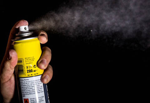 Unbekannte haben in Niefern gleich mehrere Gebäude und Stromverteilerkästen mit Graffiti besprüht und damit einen immensen Schaden angerichtet.