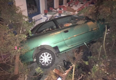 Unter Alkoholeinfluss die Kontrolle über das Auto verloren: Ein 27-Jähriger wurde auf der Industriestraße kurz vor der B294 bei Birkenfeld unsanft ausgebremst.