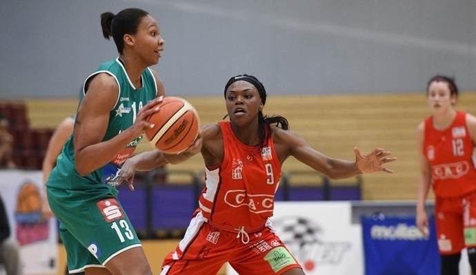 Eine klare Sache war bereits das Pokal-Halbfinale der Rutronik Stars mit Alicia DeVaughn (links) gegen Chemnitz mit Abigal Veroswo Asoro. Eine klare Sache war bereits das Pokal-Halbfinale der Rutronik Stars mit Alicia DeVaughn (links) gegen Chemnitz mit Abigal Veroswo Asoro.