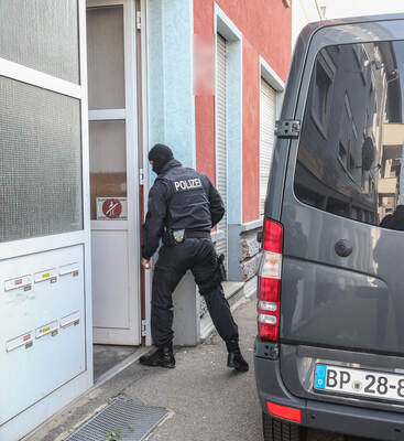 Razzia im Freudenhaus: An der Gymnasiumstraße in Pforzheim wurden in Zusammenhang mit einem Schlag der Bundespolizei gegen Menschenhändler diverse Terminwohnungen durchsucht.