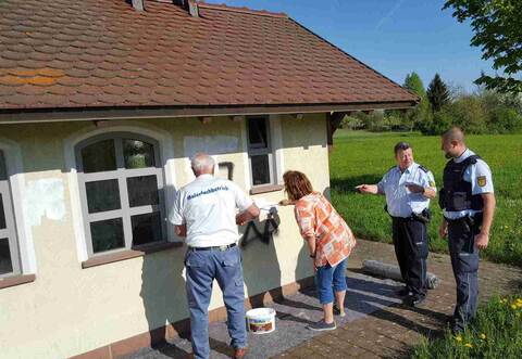 Ein Tag, nachdem die schlimmen Schmierereien an der Wendelinskapelle entdeckt wurden, sind sie wieder verschwunden.
