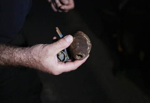 Der Kampfmittelbeseitungsdienst musste am Samstag nach Neuenbürg ausrücken – doch die vermeintlich scharfe Handgranate entpuppte sich als Übungsgranate.