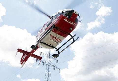 Mit einem Rettungshubschrauber wurde ein Junge von Wilferdingen aus in eine Klinik geflogen. 