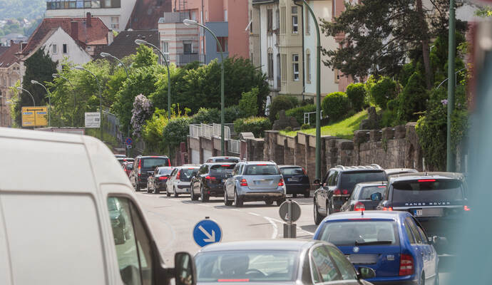 Der A8-Verkehr machte Pforzheims Heinrich-Wieland-Allee zur Staufalle. Der A8-Verkehr machte Pforzheims Heinrich-Wieland-Allee zur Staufalle.