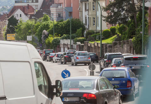 Der A8-Verkehr machte Pforzheims Heinrich-Wieland-Allee zur Staufalle.