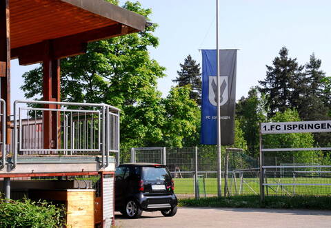 Die Täter stiegen durch ein Fenster in das Clubhaus des 1. FC Ispringens.