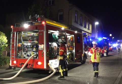 Die Feuerwehr rückte mit 40 Einsatzkräften an die Wildbader Straße aus.