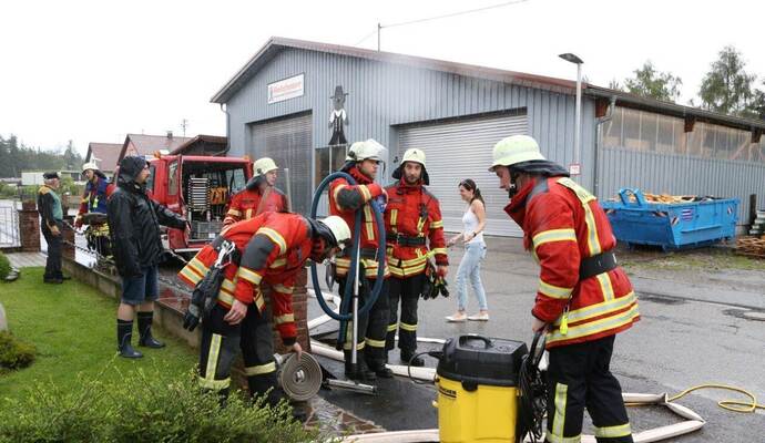 In Hamberg hatte die Feuerwehr alle Hände voll zu tun.