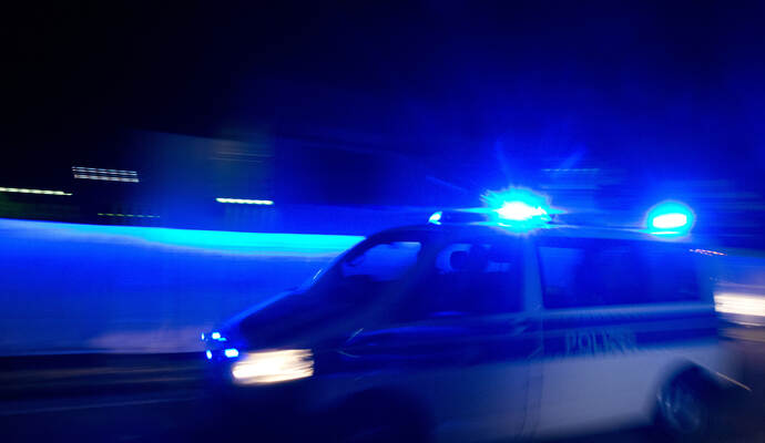 Vor einer Diskothek auf der Wilferdinger Höhe gab es eine Schlägerei, bei der ein 28-Jähriger drei Polizisten verletzte.