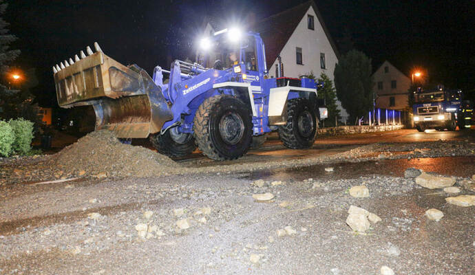 Feuerwehr und THW waren in Mühlacker-Großglattbach gefordert.