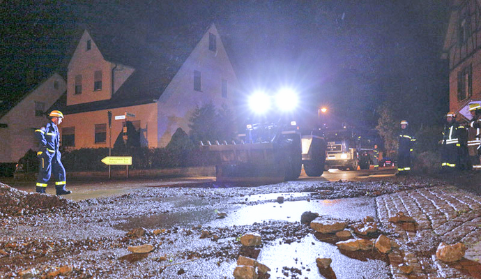 Feuerwehr und THW waren in Mühlacker-Großglattbach gefordert.