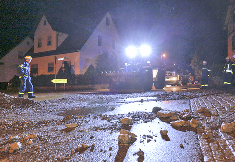 Feuerwehr und THW waren in Mühlacker-Großglattbach gefordert.