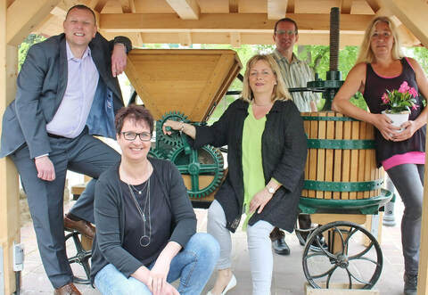 Die Organisatoren des BDS Keltern: Hauptorganisatorin Karin Großmann (Mitte), die Vorstandsmitglieder Thomas Täge, Sabine Weinbrecht und Andreas Schell sowie Jacqueline Geisser (v.l.) werden am Samstagabend in Ellmendingen dafür sorgen, dass die Besucher auch beim fünften BDS-Frühlingsfest unvergessliche  Stunden erleben werden.