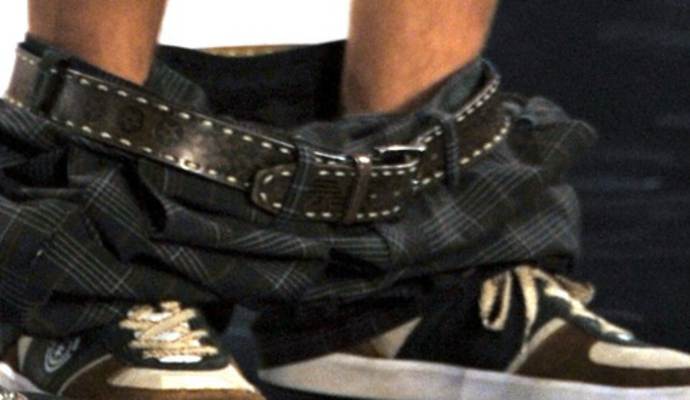 Drei junge Mädchen zwischen elf und dreizehn Jahren radelten schnell weiter, nachdem sich ein unbekannter Mann vor ihnen entblößt hatte.