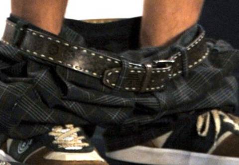 Drei junge Mädchen zwischen elf und dreizehn Jahren radelten schnell weiter, nachdem sich ein unbekannter Mann vor ihnen entblößt hatte.