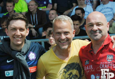Trainer Stefan Willmann (links) und Jugendleiter Wolfgang Heumann (Mitte) wollen auch nach der SG-Auflösung gute Jugendarbeit beim FC Nöttingen leisten, damit Oberliga-Coach Michael Wittwer irgendwann mal davon profitieren kann. 