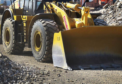 Die Unbekannten hinterließen einen Totalschaden an dem geklauten Radlader.