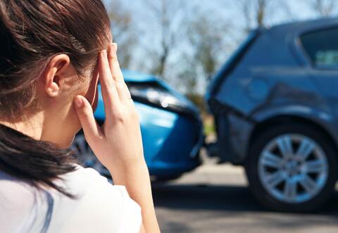 Eine Autofahrerin musste nach dem Unfall ins Krankenhaus.