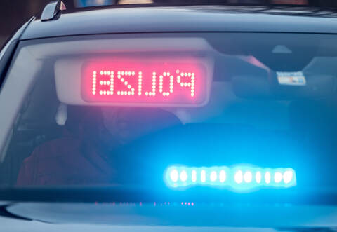 Trotz umgehender Fahndung konnte die Polizei den Unbekannten nicht fassen.