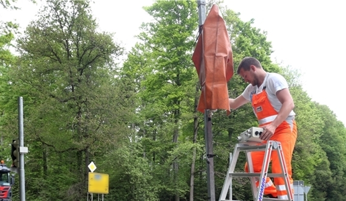 Behelfsampeln werden den Verkehr auf der Dietlinger Straße regeln, wenn es die Asphaltarbeiten an der Westtangentenbrücke erfordern.