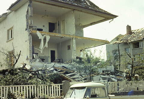 Verheerende Schäden in Pforzheim hielten die Eltern der PZ-Leserin Karin Pietsch auf Dias fest.